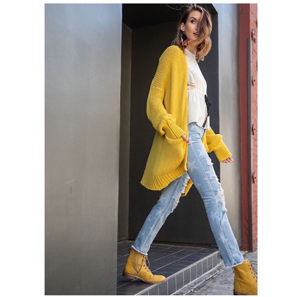 Star Printed Denim Distressed Jeans - Picture 2 of 5